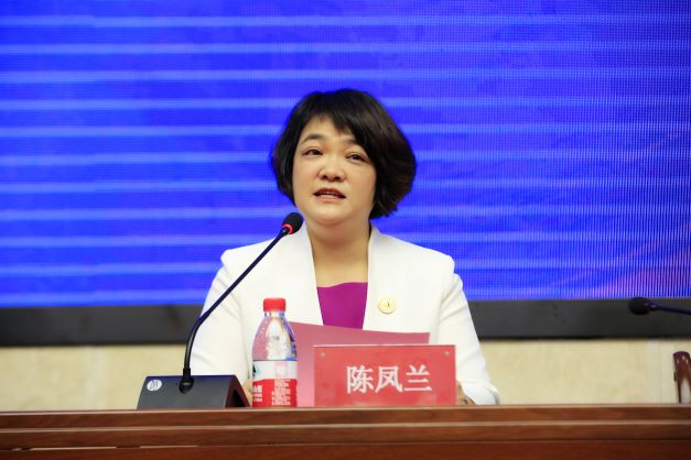 热烈祝贺我司总经理陈凤兰当选新一届南城女企业家协会会长！(图3)
