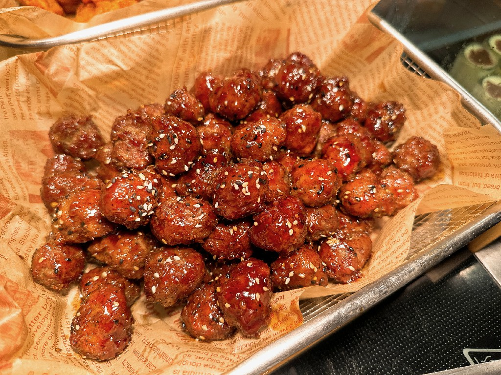 员工生日会丨芳菲四月花似锦，一岁一礼，快乐(图21)