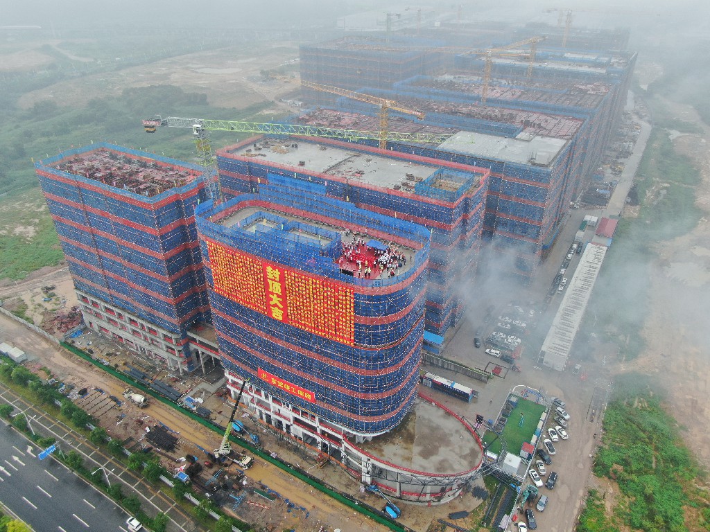 精工匠筑 金顶加封丨银瓶现代产业园项目一期封顶仪式圆满举行(图6)