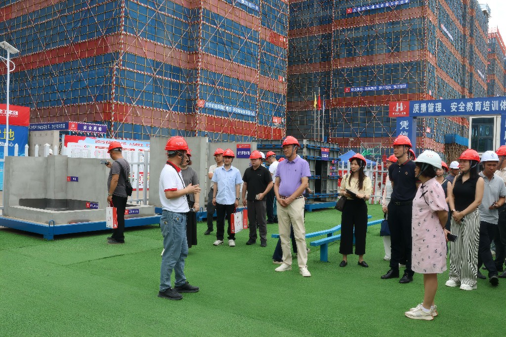 聚焦 | 创新引领革新，2025年东莞市建筑施工“安全生产月”观摩启动仪式在银瓶现代产业园项目圆满举行(图38)