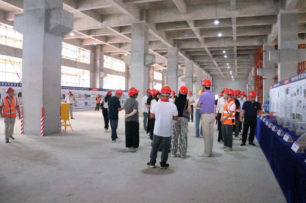 聚焦 | 创新引领革新，2025年东莞市建筑施工“安全生产月”观摩启动仪式在银瓶现代产业园项目圆满举行(图40)